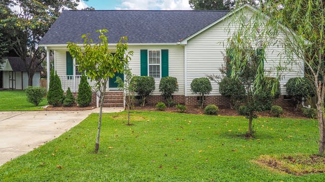 Photo 1 of 27 - 1029 S Fieldhaven Dr, Fuquay Varina, NC 27526