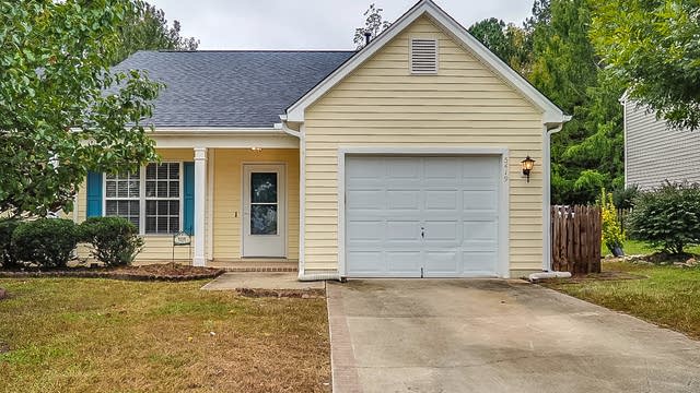 Photo 1 of 19 - 5419 Orchard Pond Dr, Raleigh, NC 27616