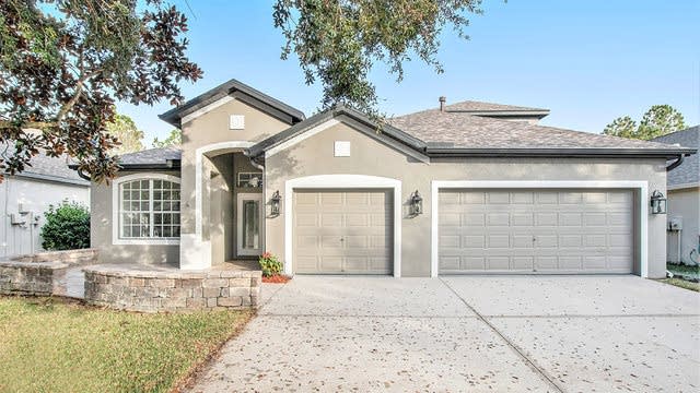 Photo 1 of 18 - 5834 Heronview Crescent Dr, Lithia, FL 33547