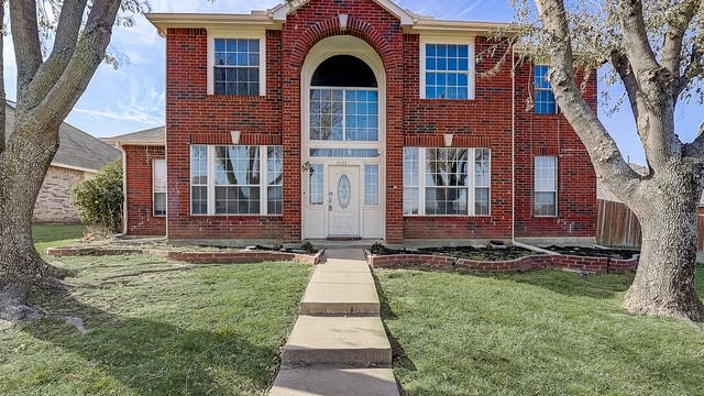 Photo 1 of 31 - 5105 Creekview Cir, The Colony, TX 75056