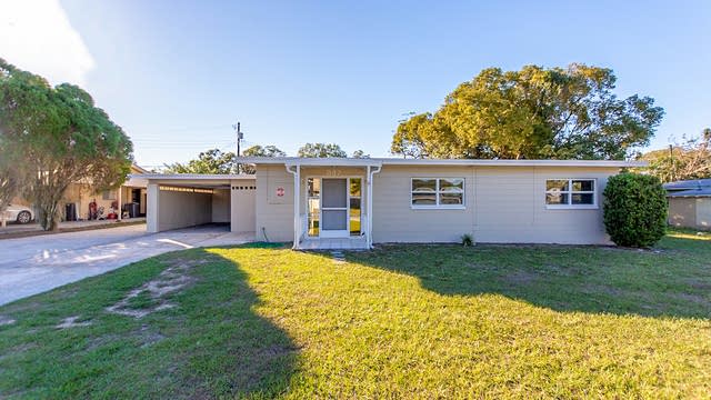 Photo 1 of 25 - 847 Casselberry Dr, Lake Wales, FL 33853